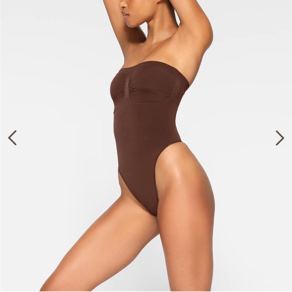 SKIMS Seamless Sculpt Strapless Thong Bodysuit Cocoa Size Small removable straps - Picture 1 of 5